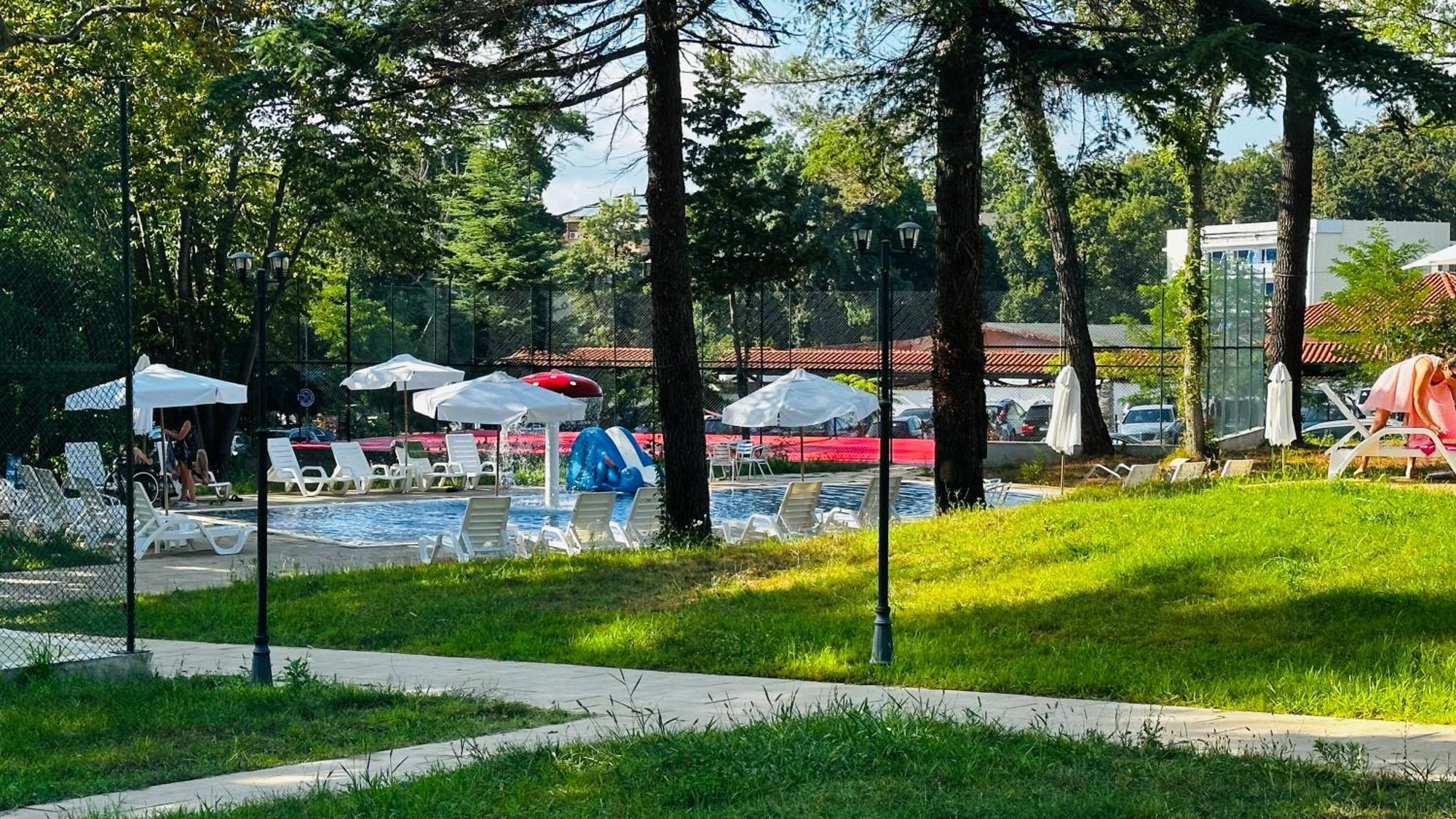 Queen Nelly Park Готель Китен