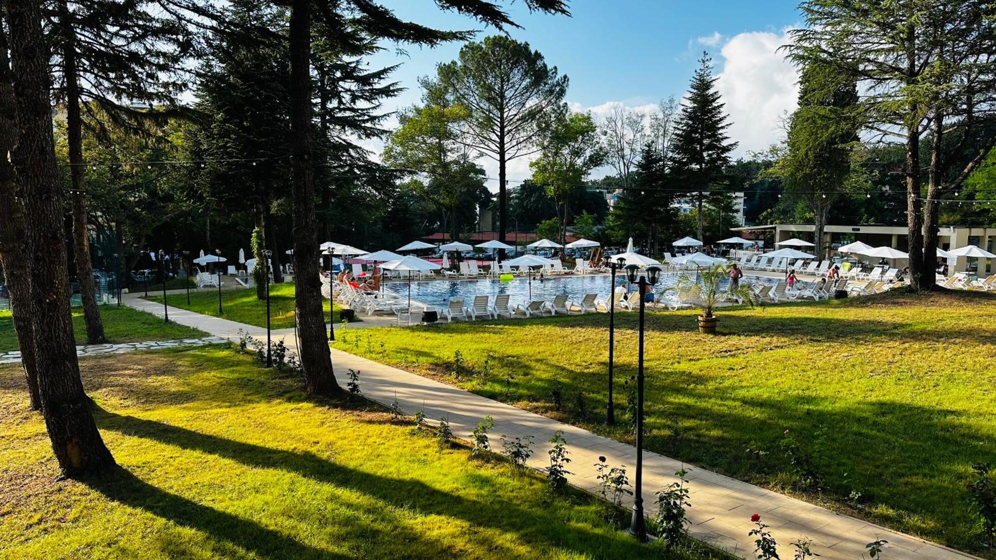 Готель Queen Nelly Park