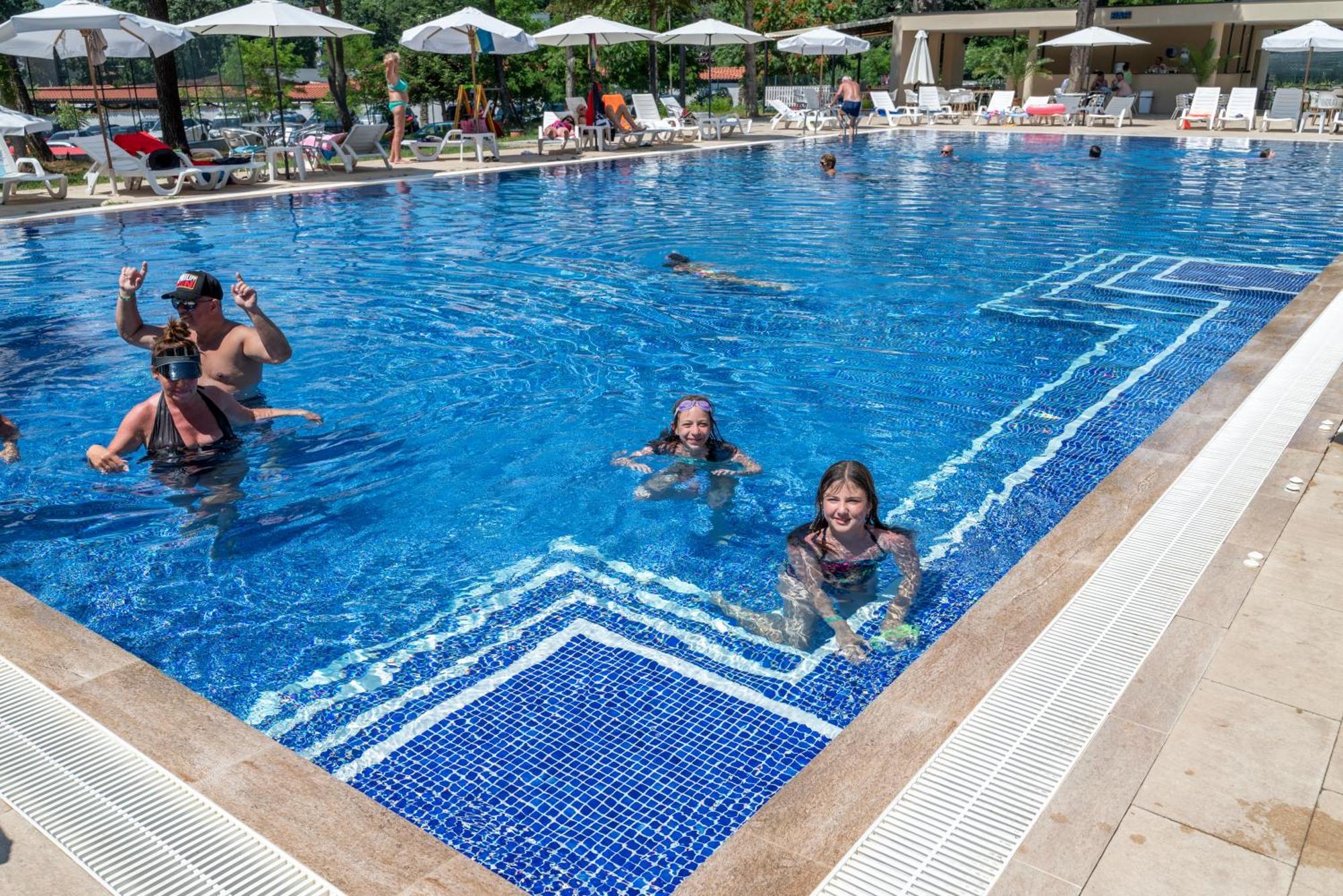 Готель Queen Nelly Park 4*