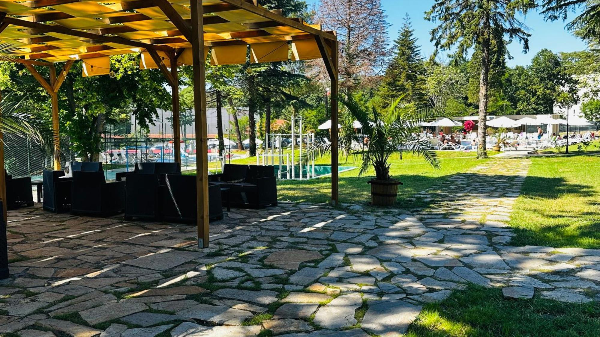 Готель Queen Nelly Park Китен