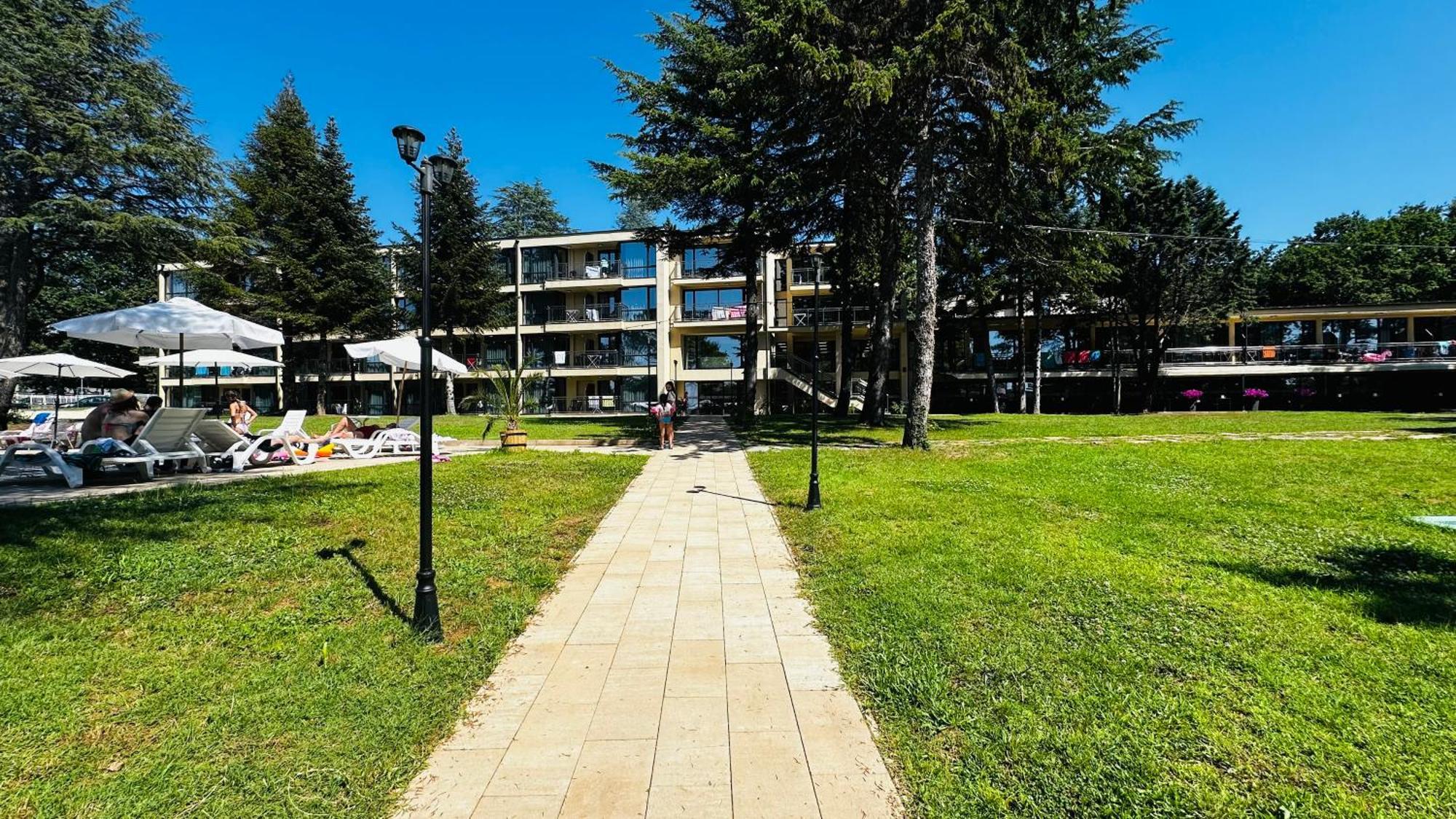 Готель Queen Nelly Park Китен